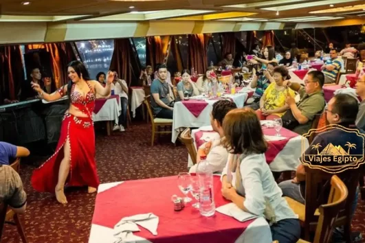 Crucero-con-cena-y-espectáculo-por-El-Río-Nilo-en-El-Cairo